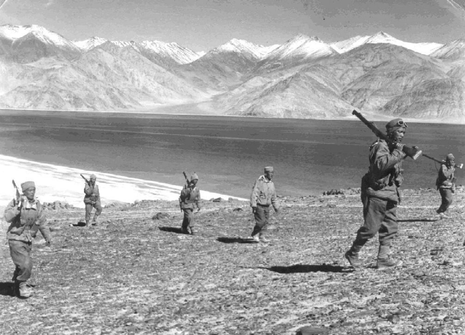 Indian_soldiers_on_patrol_during_the_1962_Sino-Indian_border_war